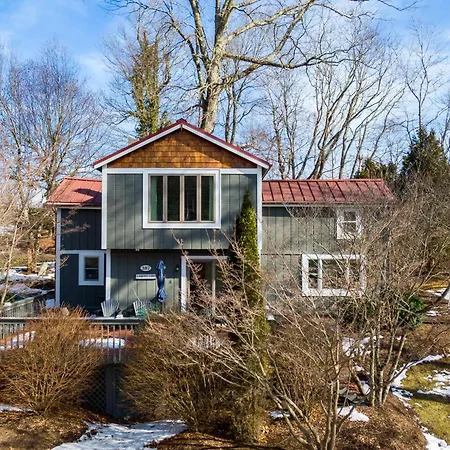 A Parkway Cabin